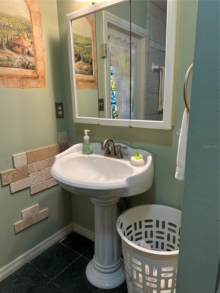 Image 16 of 23 For 1427 Amy Circle