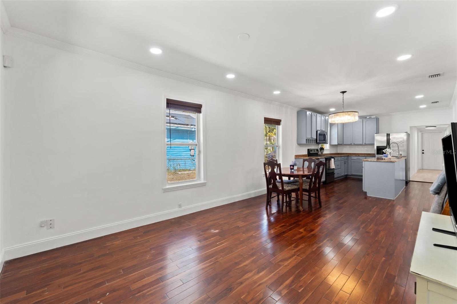 Listing photo id 9 for 3711 12th Street