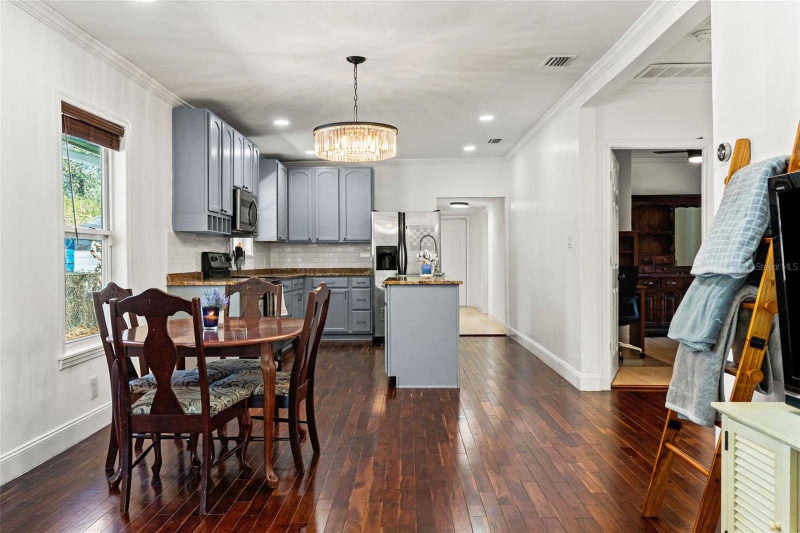 Listing photo id 10 for 3711 12th Street