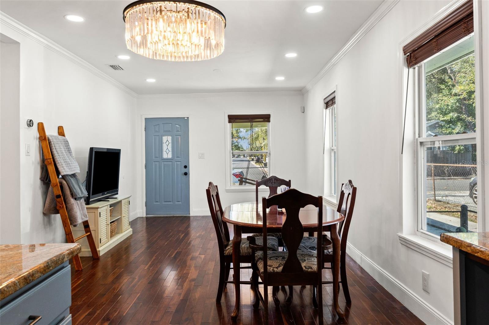 Listing photo id 13 for 3711 12th Street