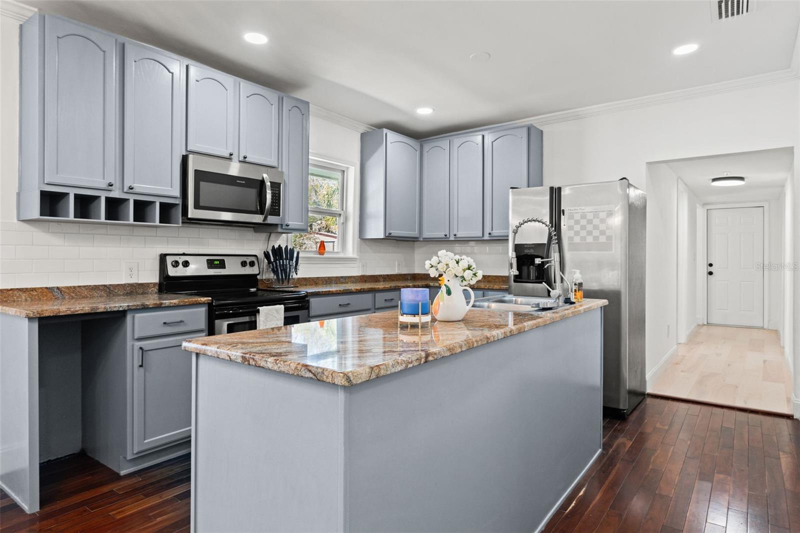 Listing photo id 14 for 3711 12th Street