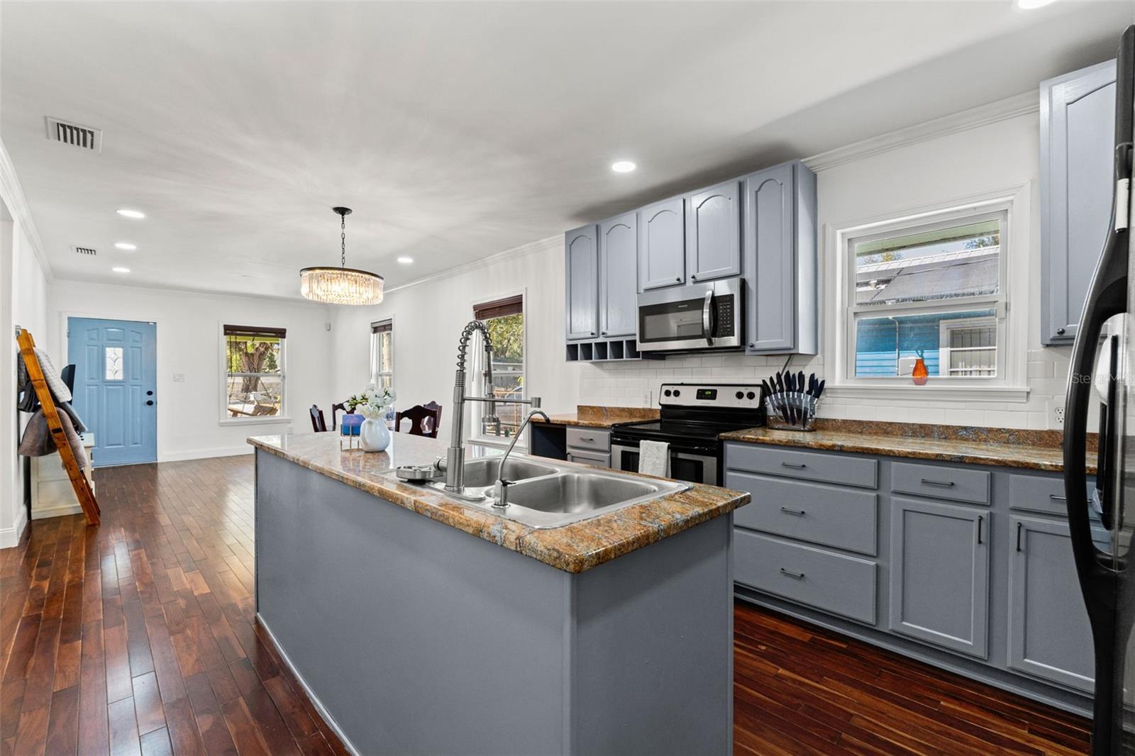 Listing photo id 15 for 3711 12th Street