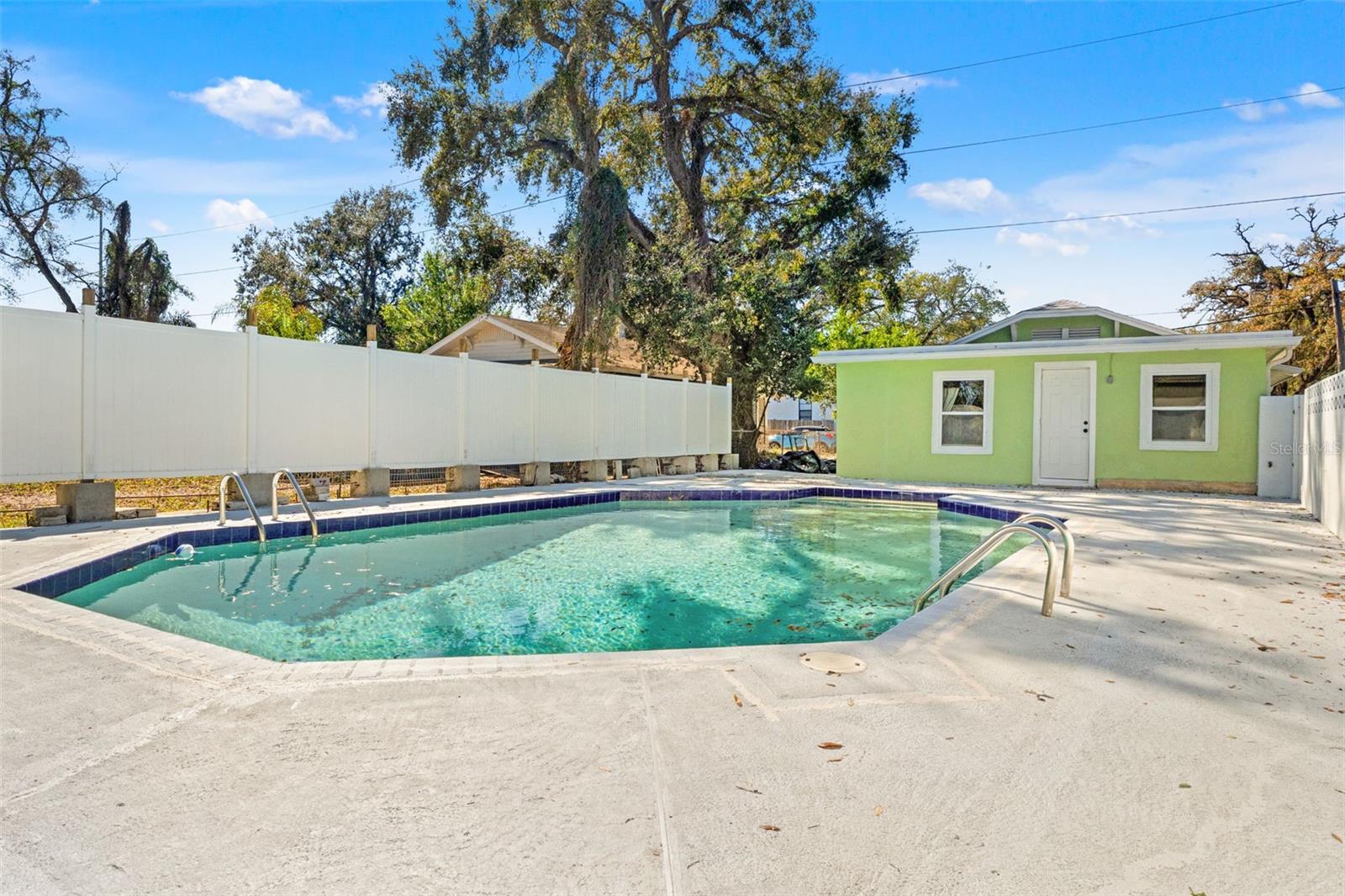 Listing photo id 29 for 3711 12th Street