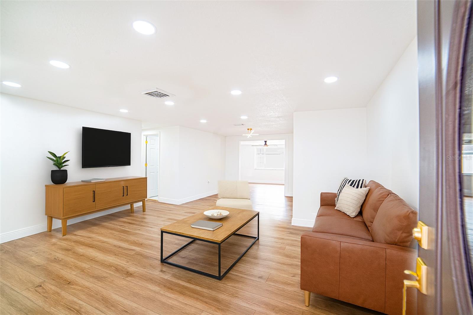 Image 4 of 28 For 6830 Amarillo Street