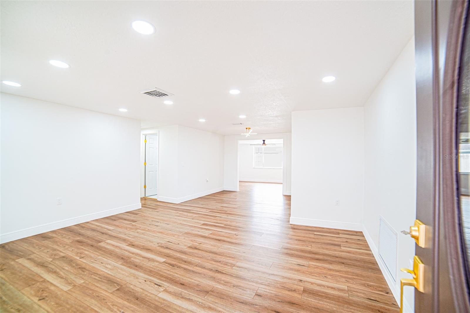 Image 5 of 28 For 6830 Amarillo Street