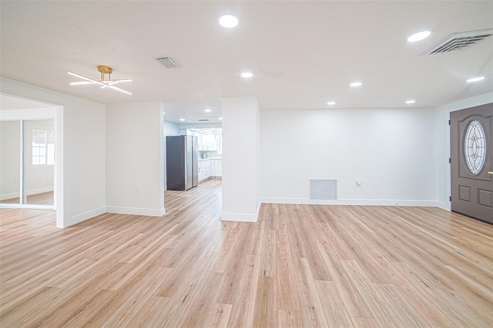 Image 7 of 28 For 6830 Amarillo Street