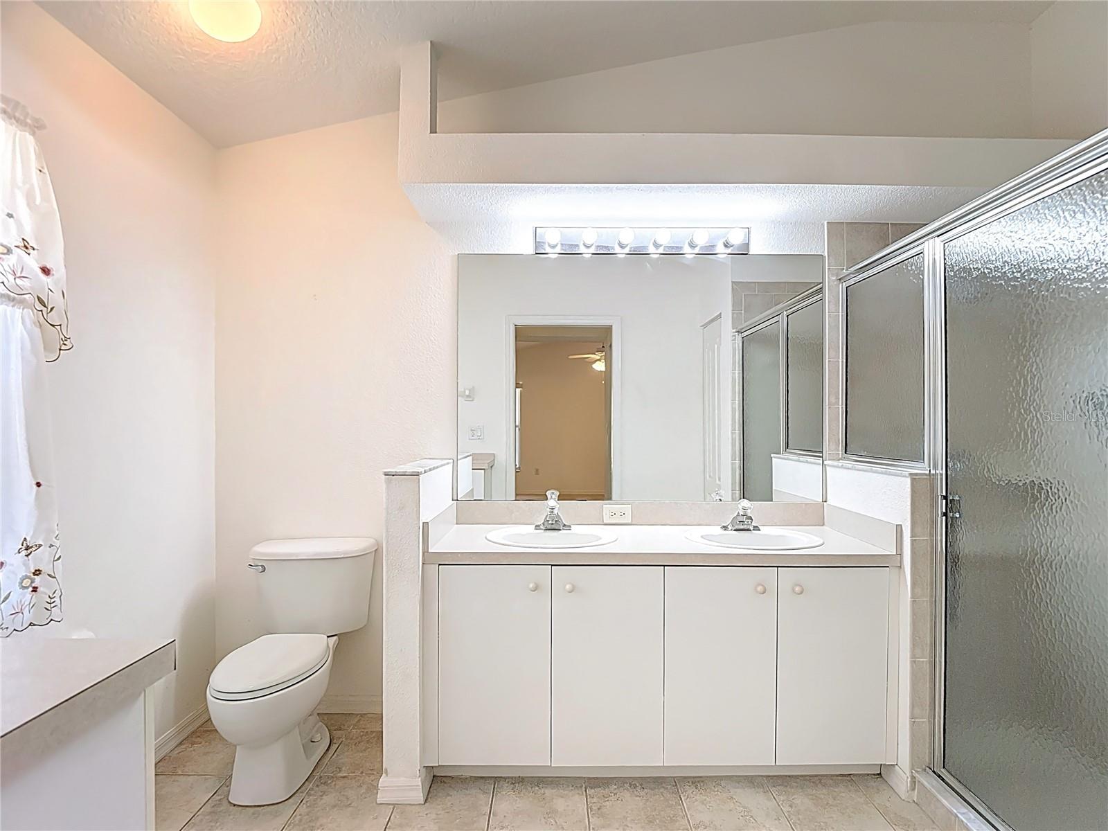 Image 21 of 29 For 11419 Clear Oak Circle