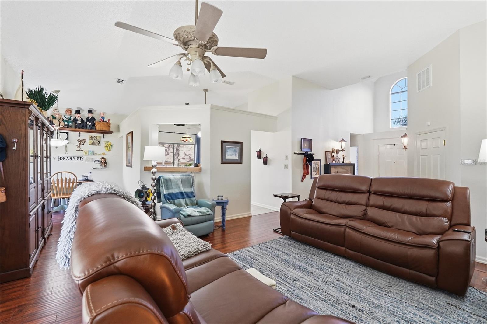 Image 19 of 50 For 13037 Hillyer Lane