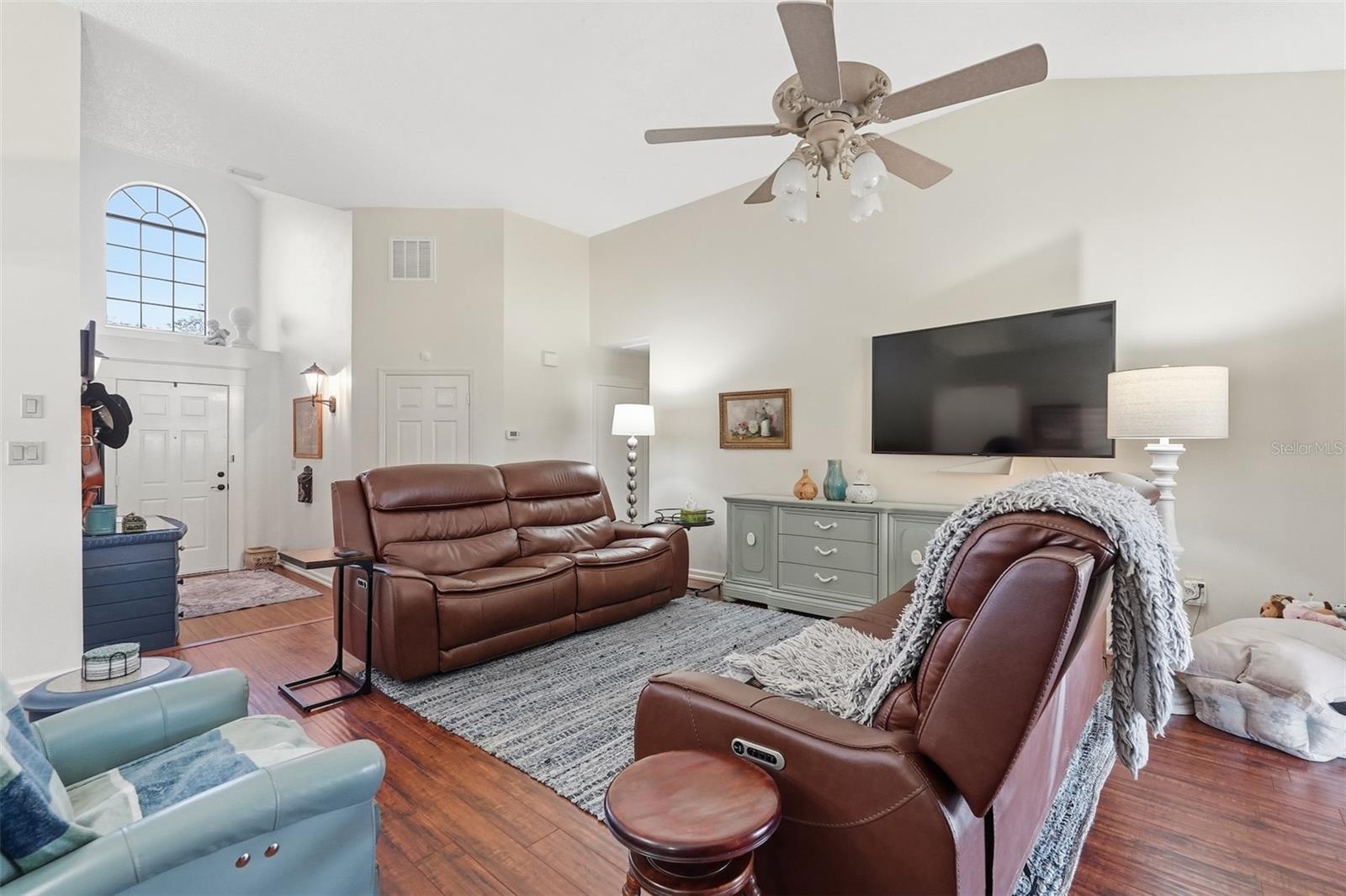 Image 20 of 50 For 13037 Hillyer Lane