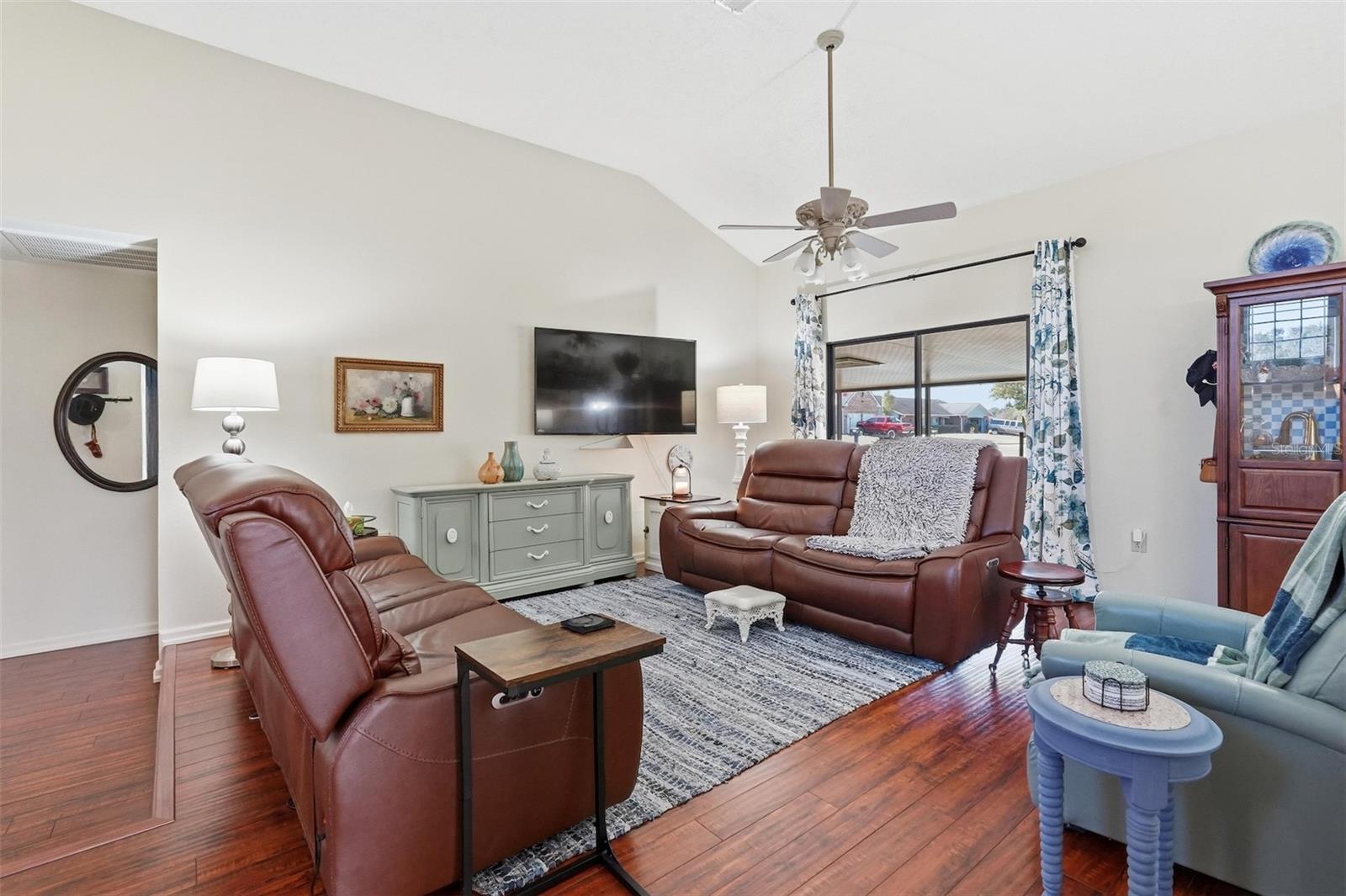 Image 21 of 50 For 13037 Hillyer Lane