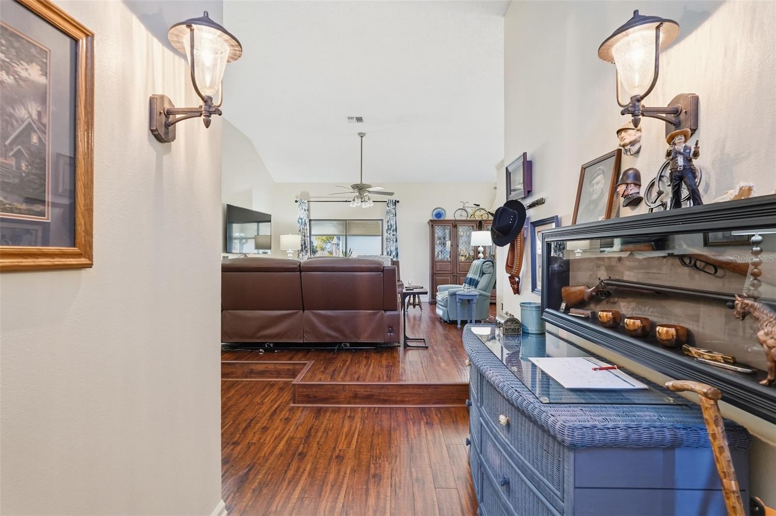 Image 4 of 50 For 13037 Hillyer Lane