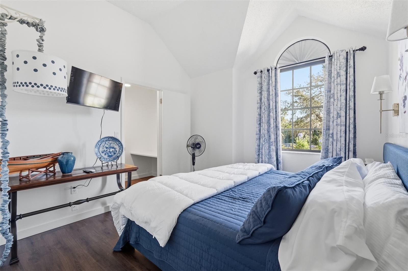 Image 5 of 50 For 13037 Hillyer Lane