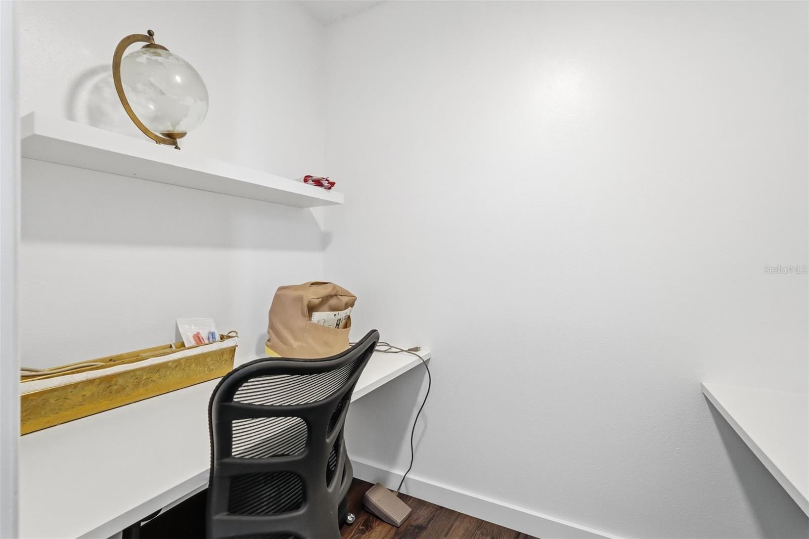 Image 7 of 50 For 13037 Hillyer Lane