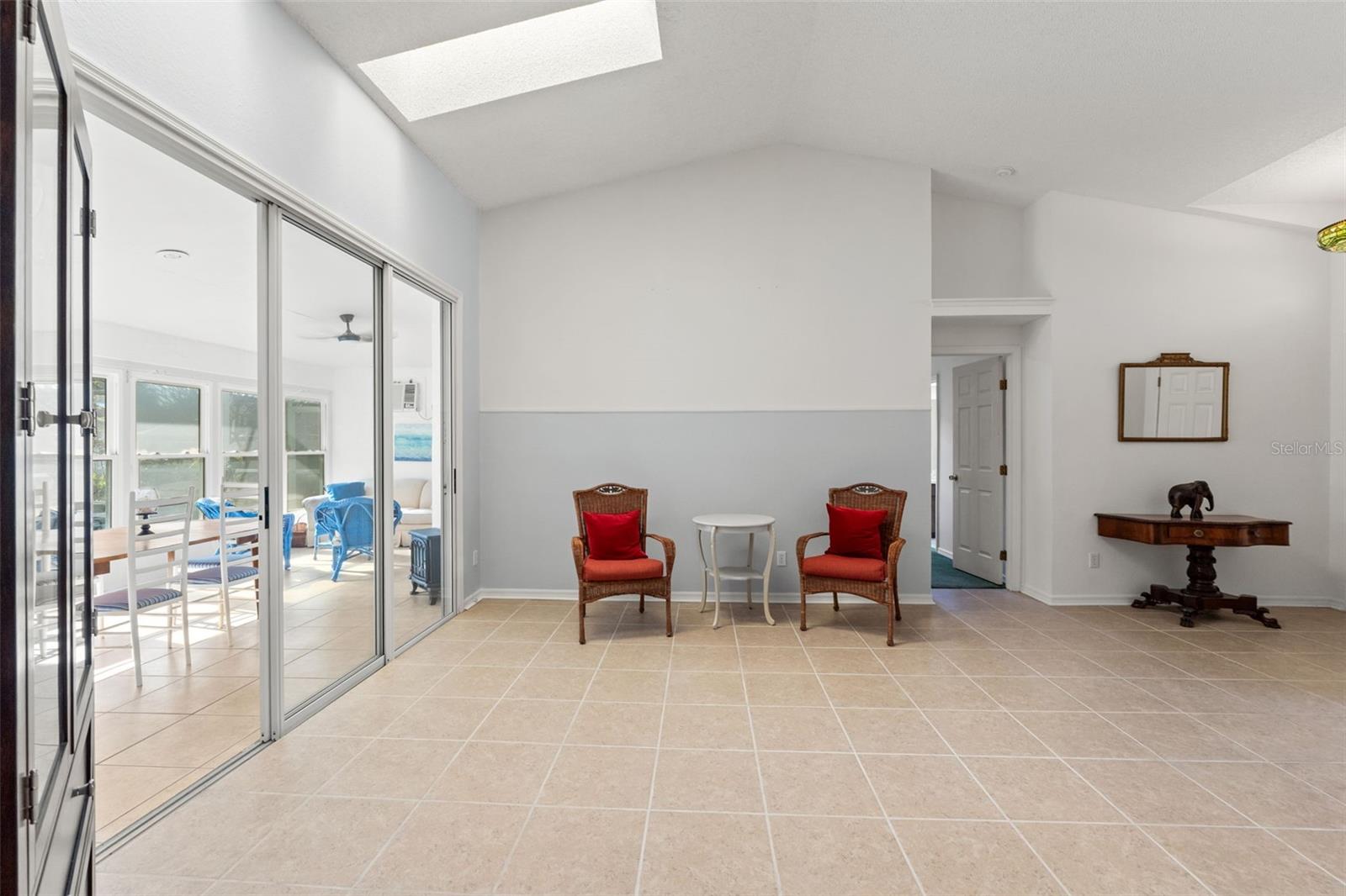 Image 21 of 65 For 958 Ridgewood Terrace