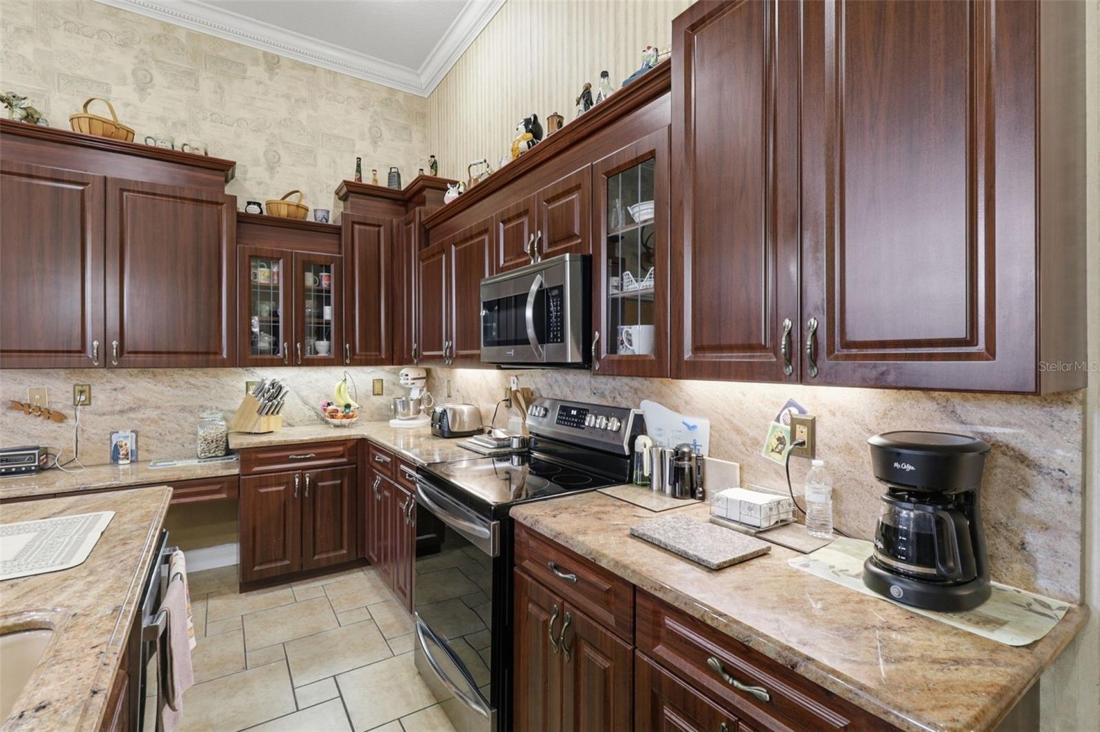 Image 11 of 25 For 14353 Bronte Court