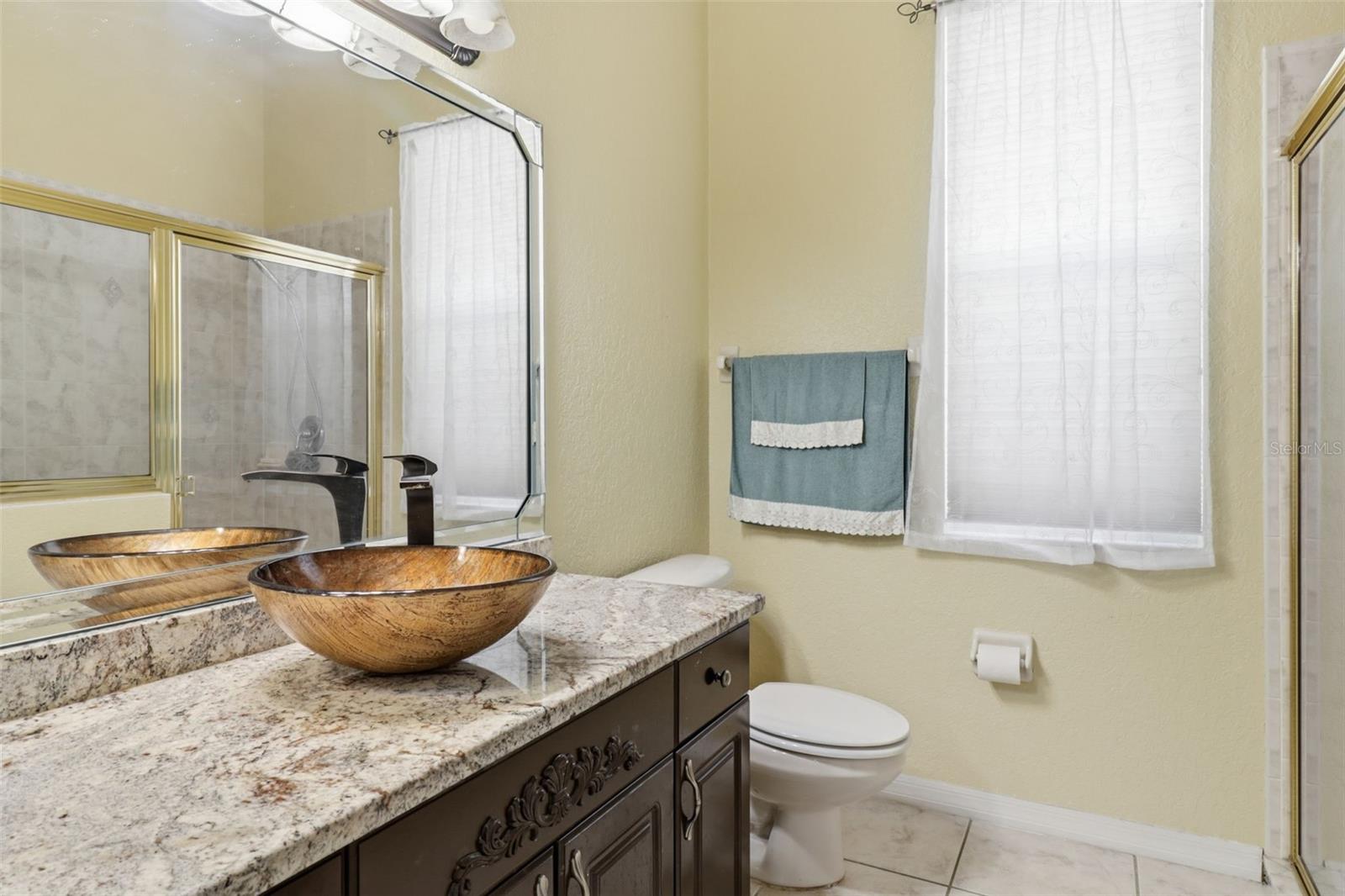 Image 18 of 25 For 14353 Bronte Court