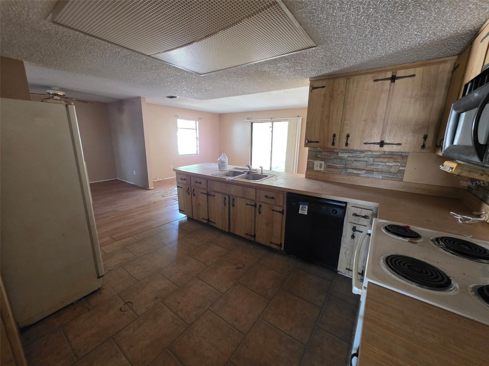 Image 2 of 21 For 1364 Dill Avenue