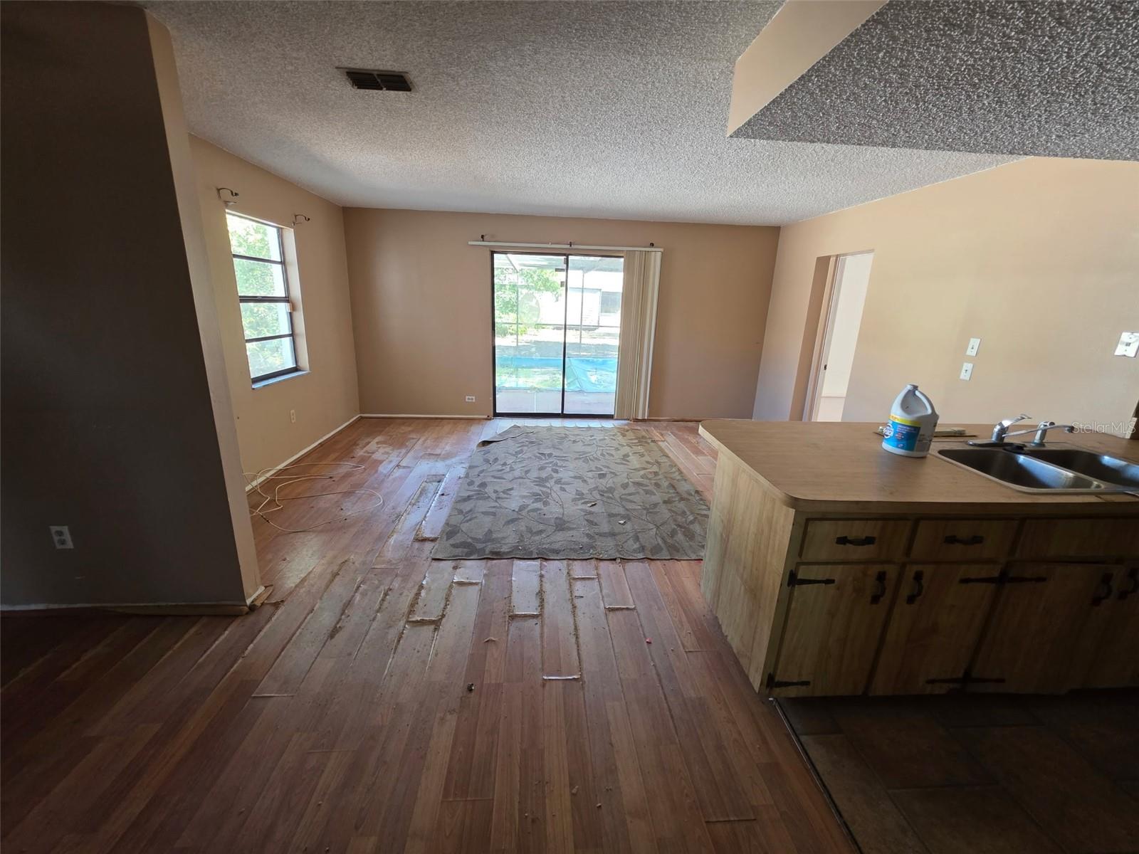 Image 3 of 21 For 1364 Dill Avenue