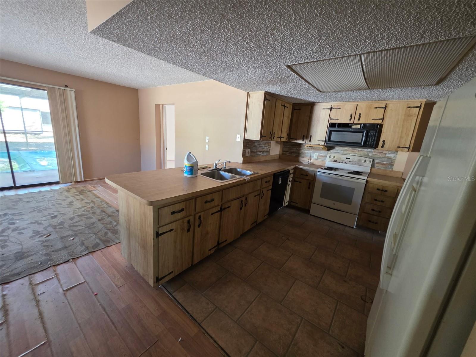 Image 4 of 21 For 1364 Dill Avenue