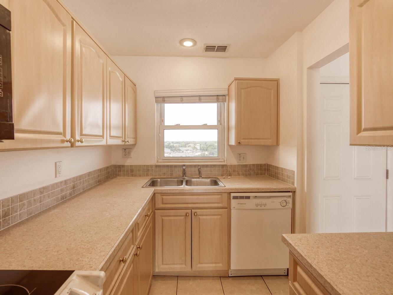 Image 12 of 55 For 4939 Floramar Terrace 912