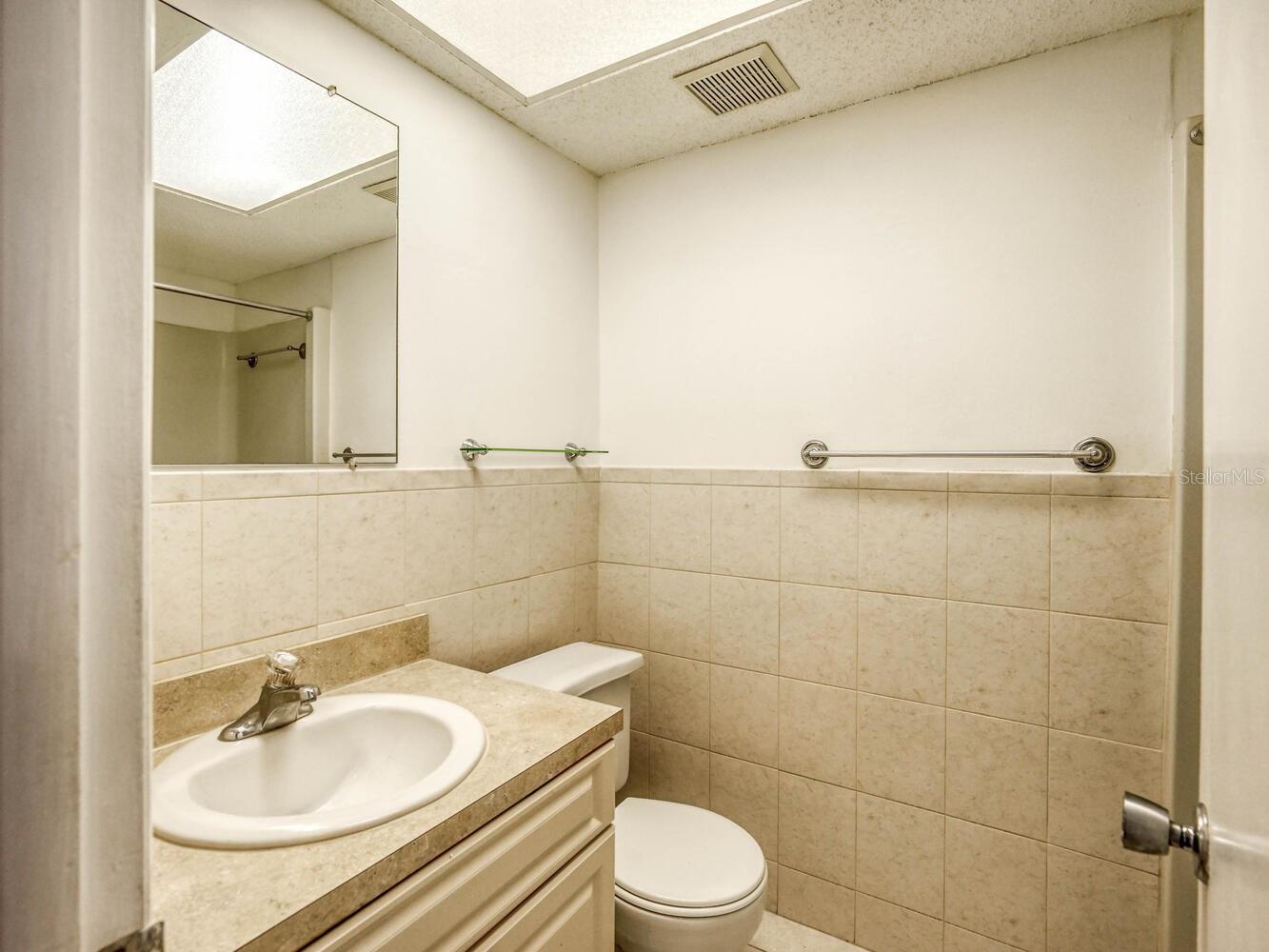 Image 28 of 55 For 4939 Floramar Terrace 912