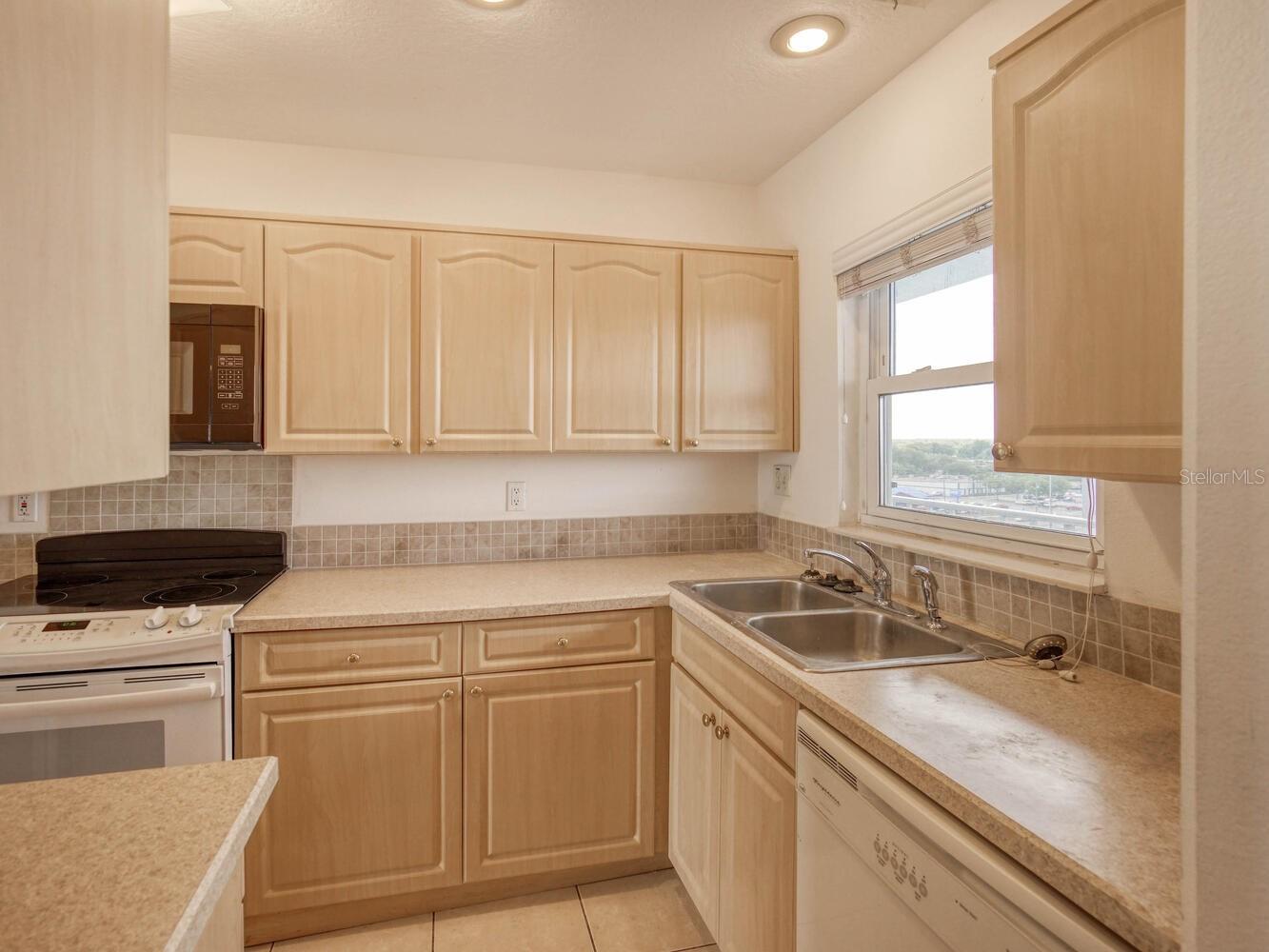 Image 8 of 55 For 4939 Floramar Terrace 912