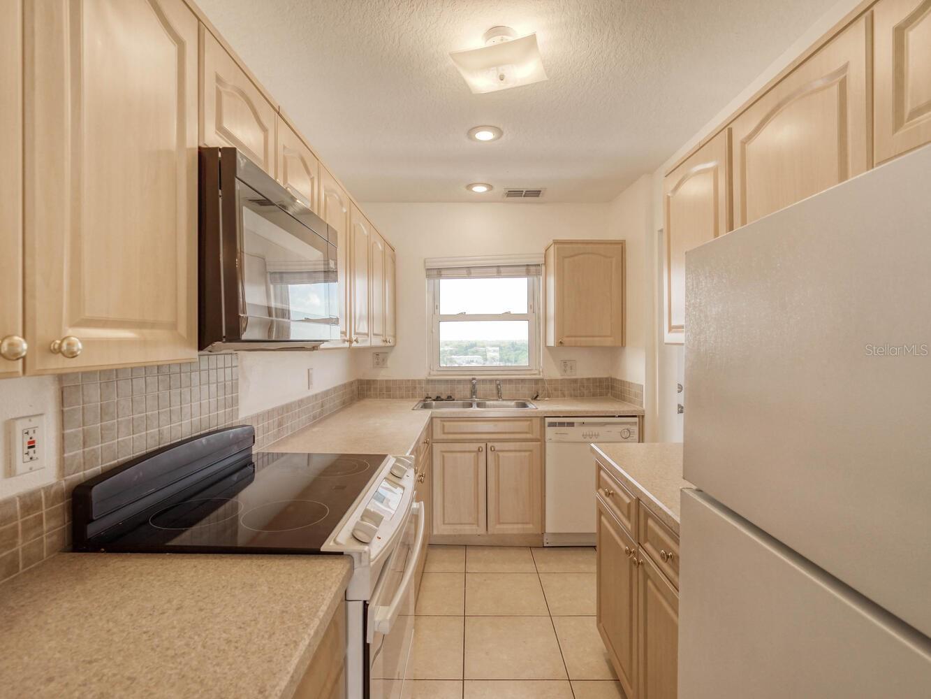 Image 9 of 55 For 4939 Floramar Terrace 912