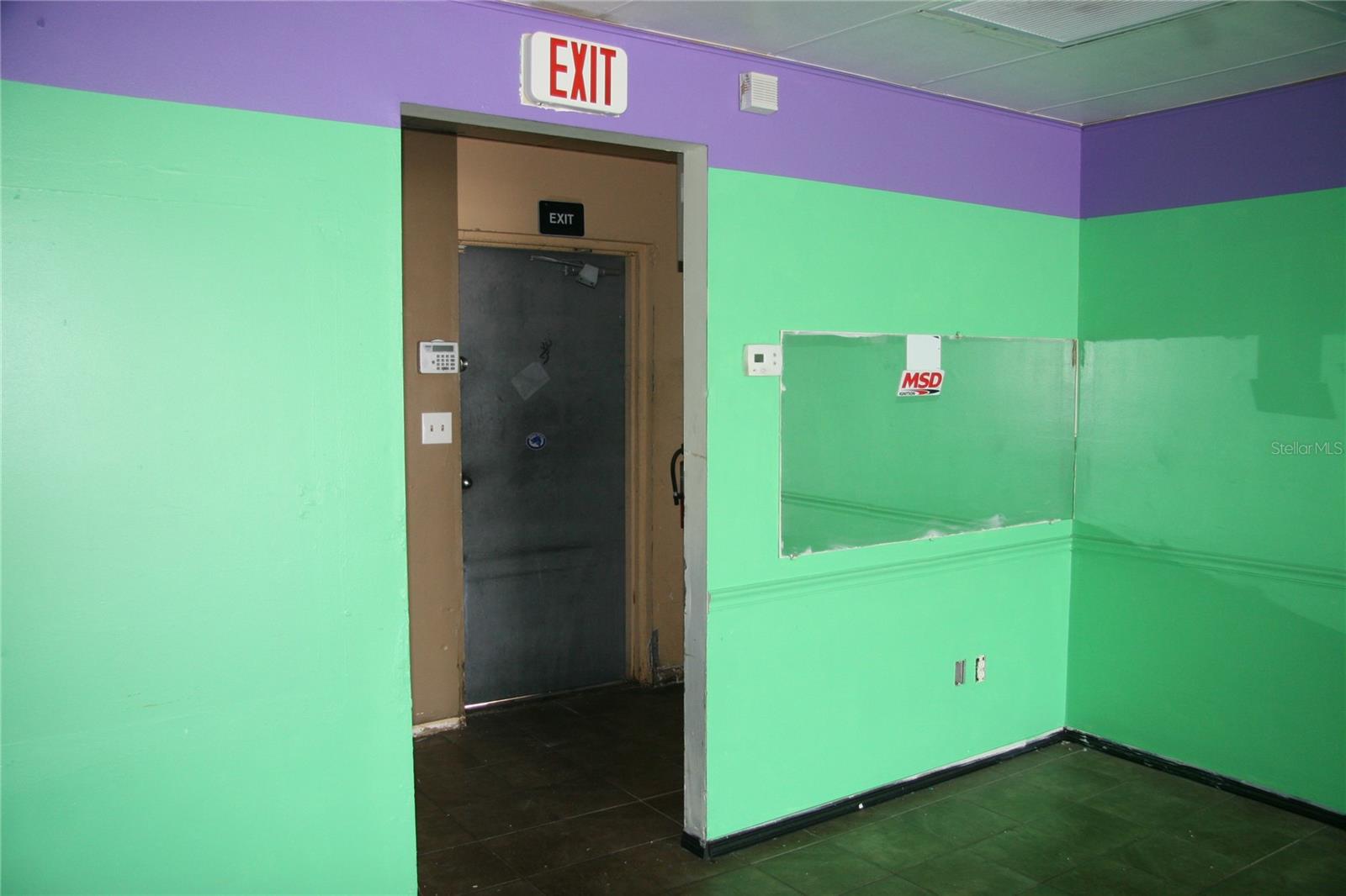 Image 11 of 17 For 7200 Ridge Road 14