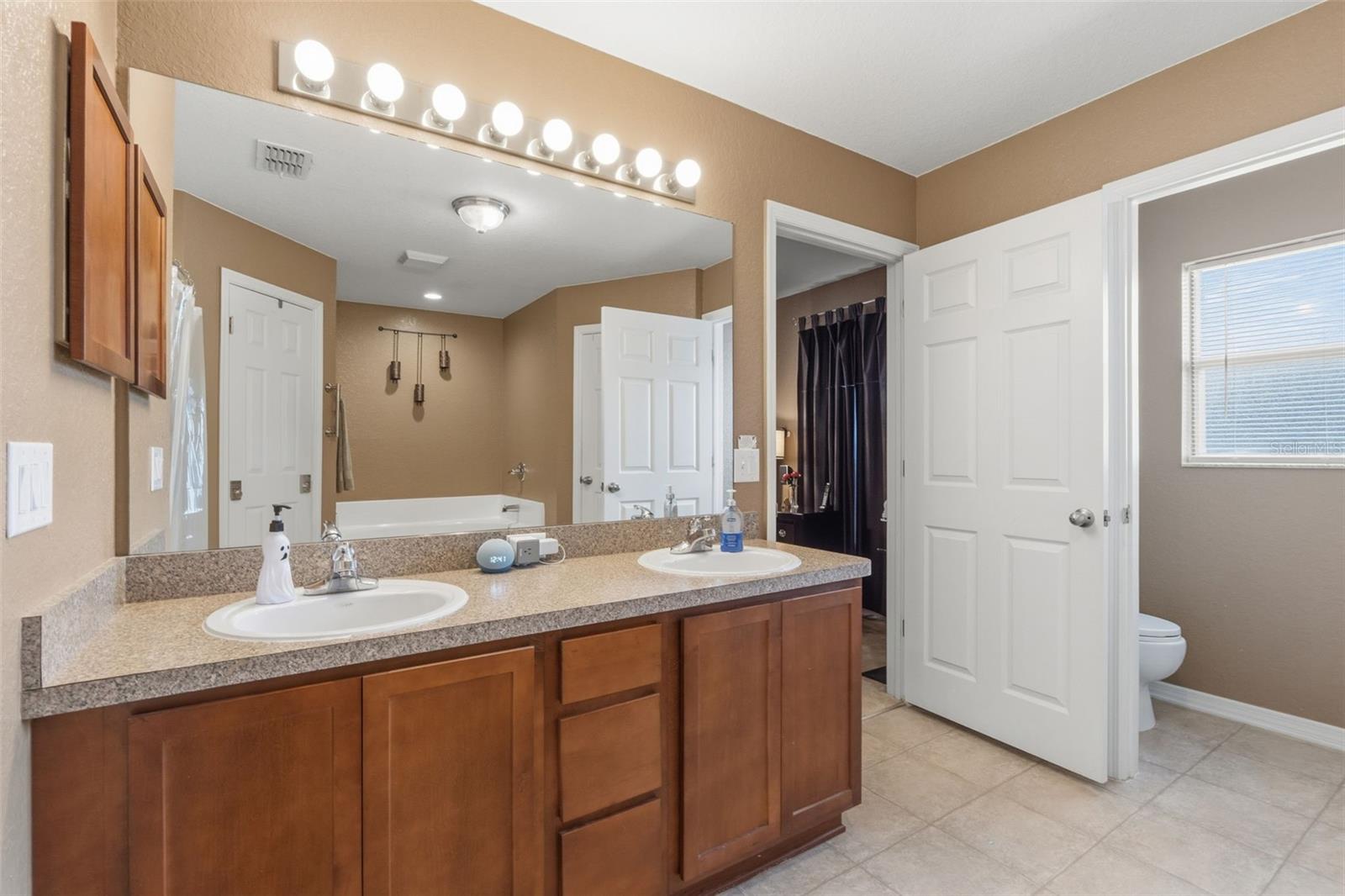 Image 18 of 49 For 1170 Barger Avenue