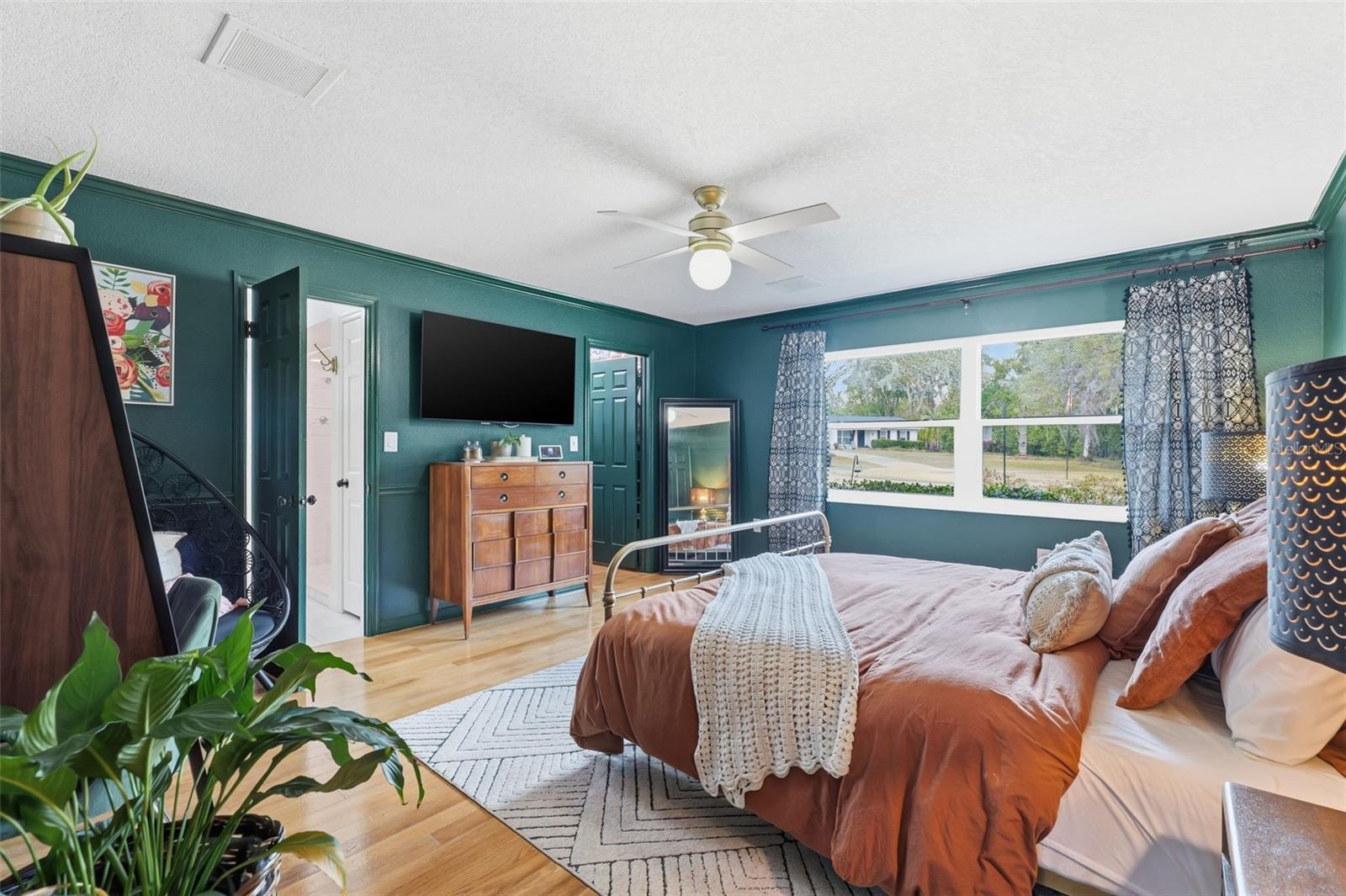 Image 15 of 73 For 240 Olive Street