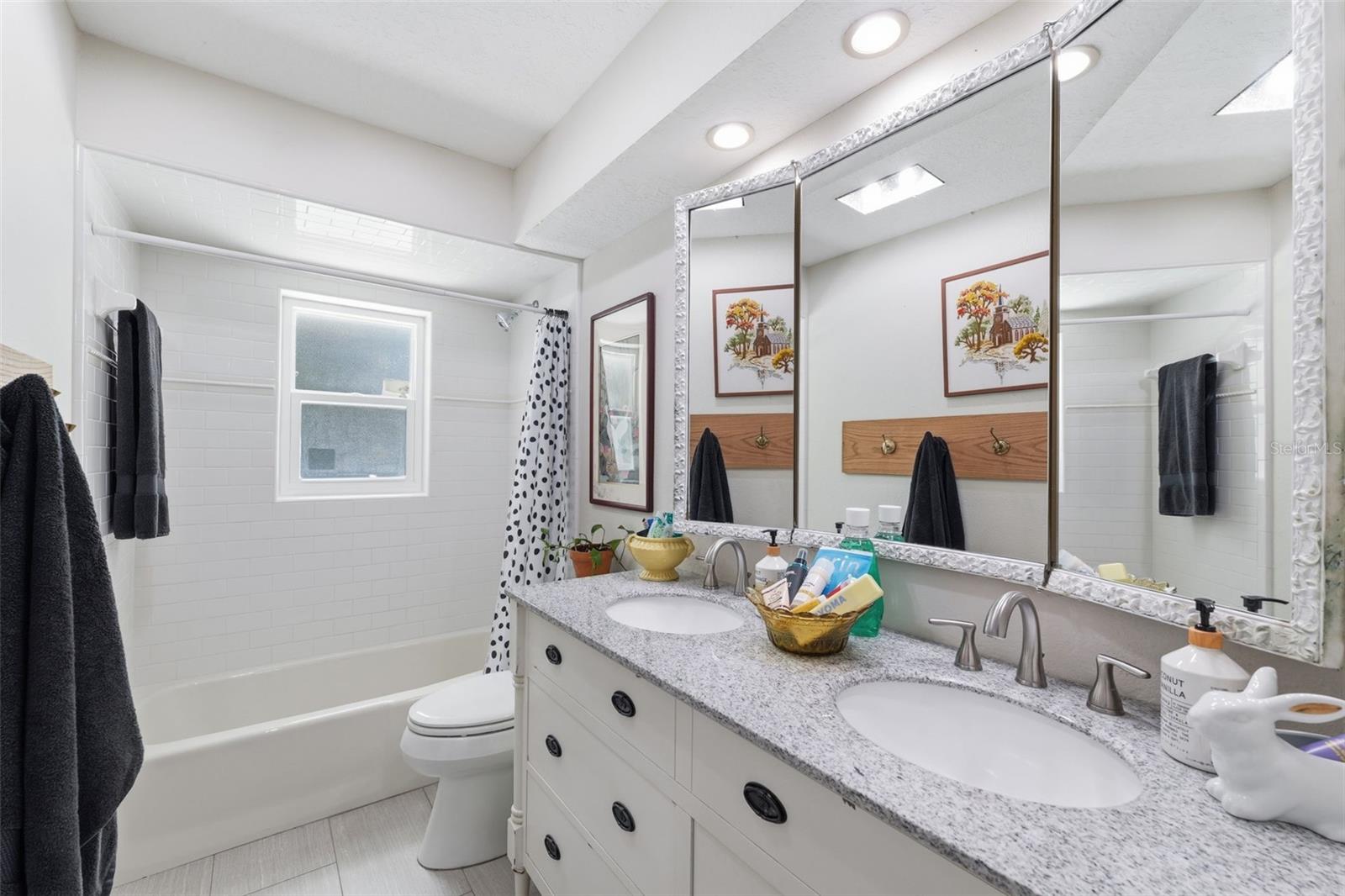 Image 24 of 73 For 240 Olive Street