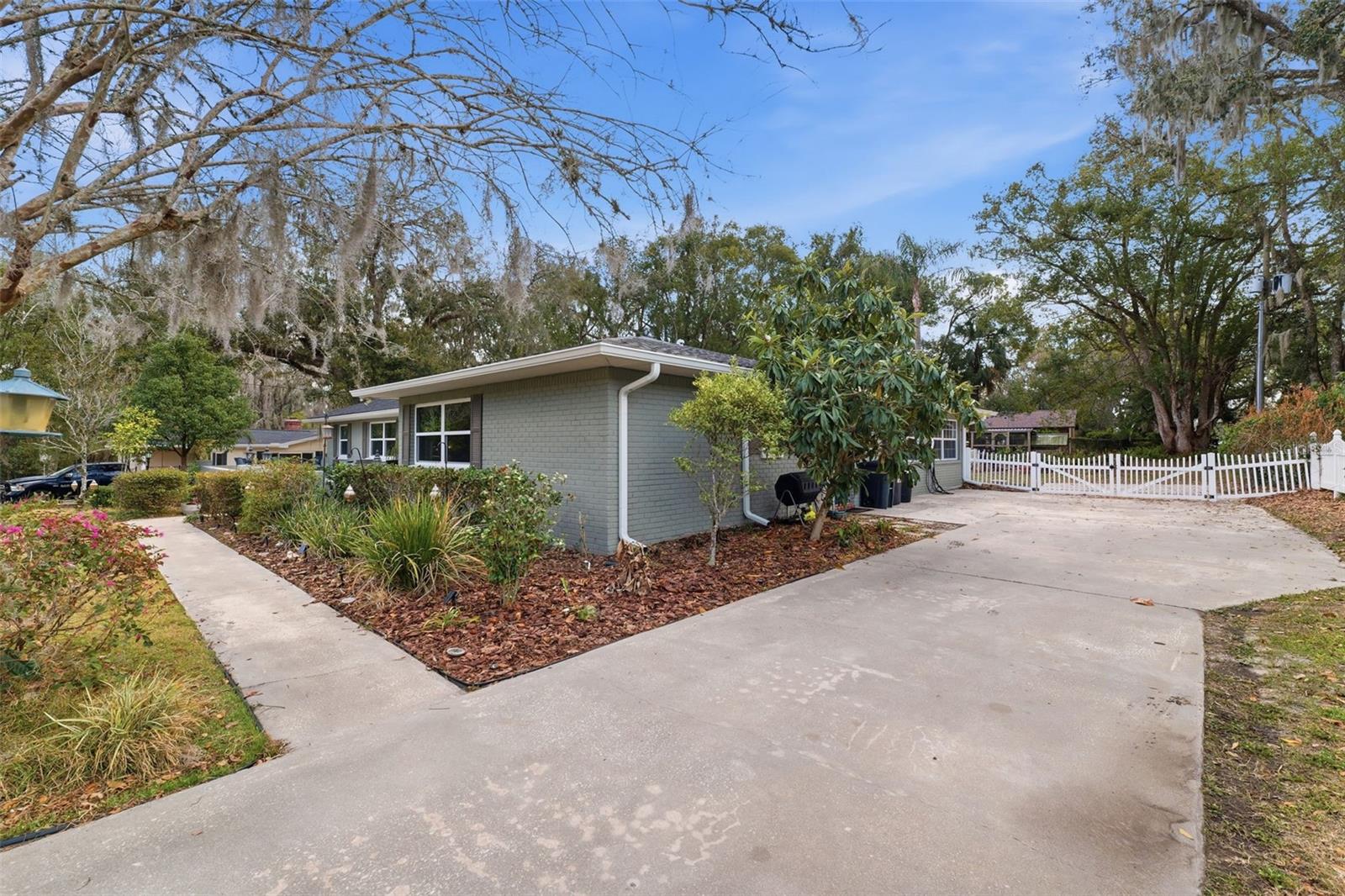 Image 4 of 73 For 240 Olive Street