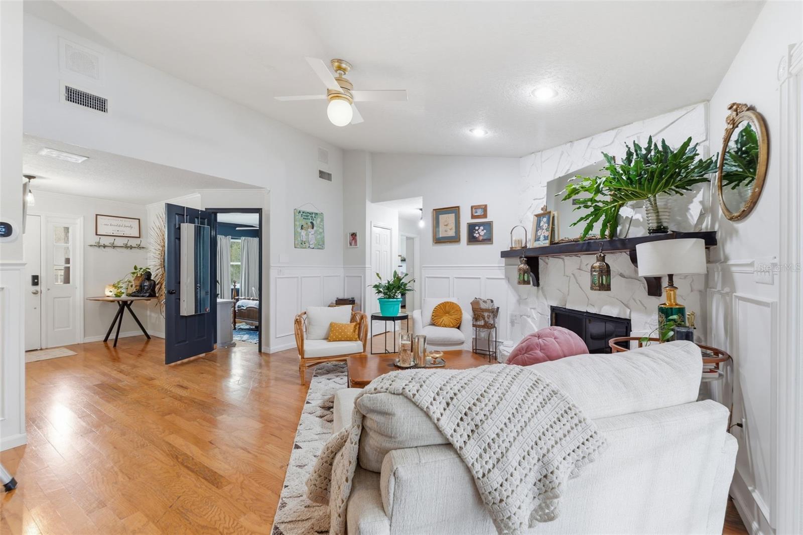 Image 52 of 73 For 240 Olive Street