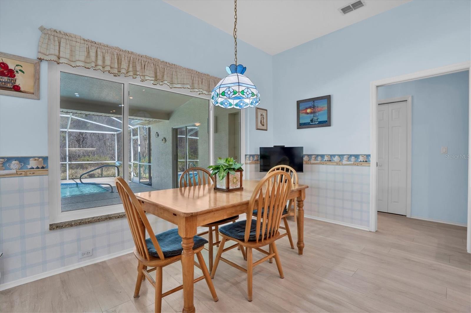 Image 19 of 70 For 1014 Arlinbrook Drive