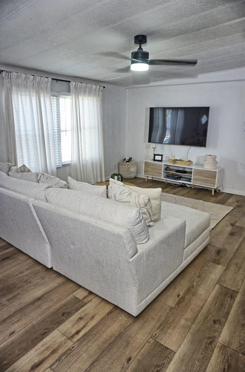 Image 11 of 43 For 21052 Little Magens Loop