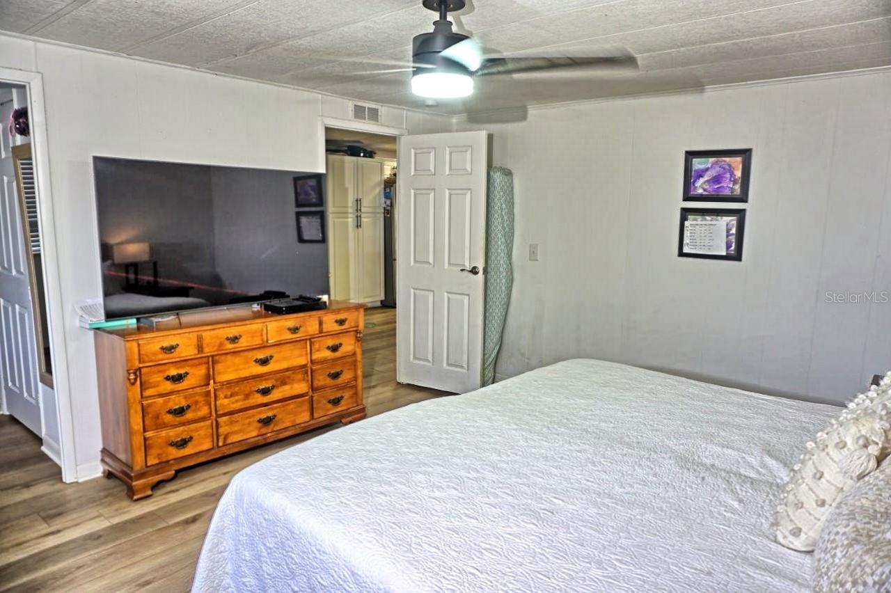 Image 21 of 43 For 21052 Little Magens Loop