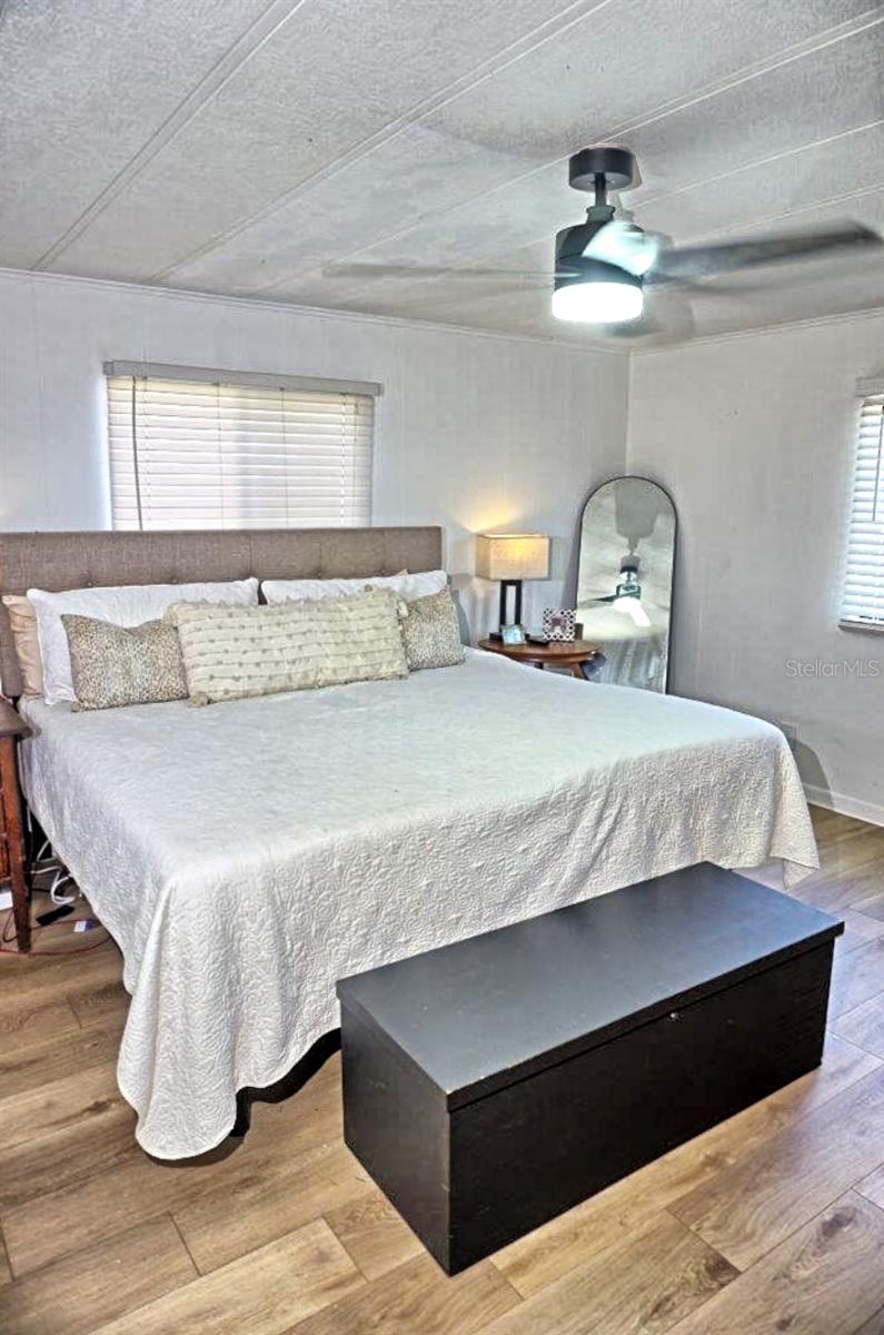 Image 23 of 43 For 21052 Little Magens Loop