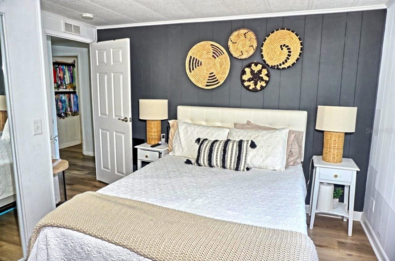 Image 28 of 43 For 21052 Little Magens Loop