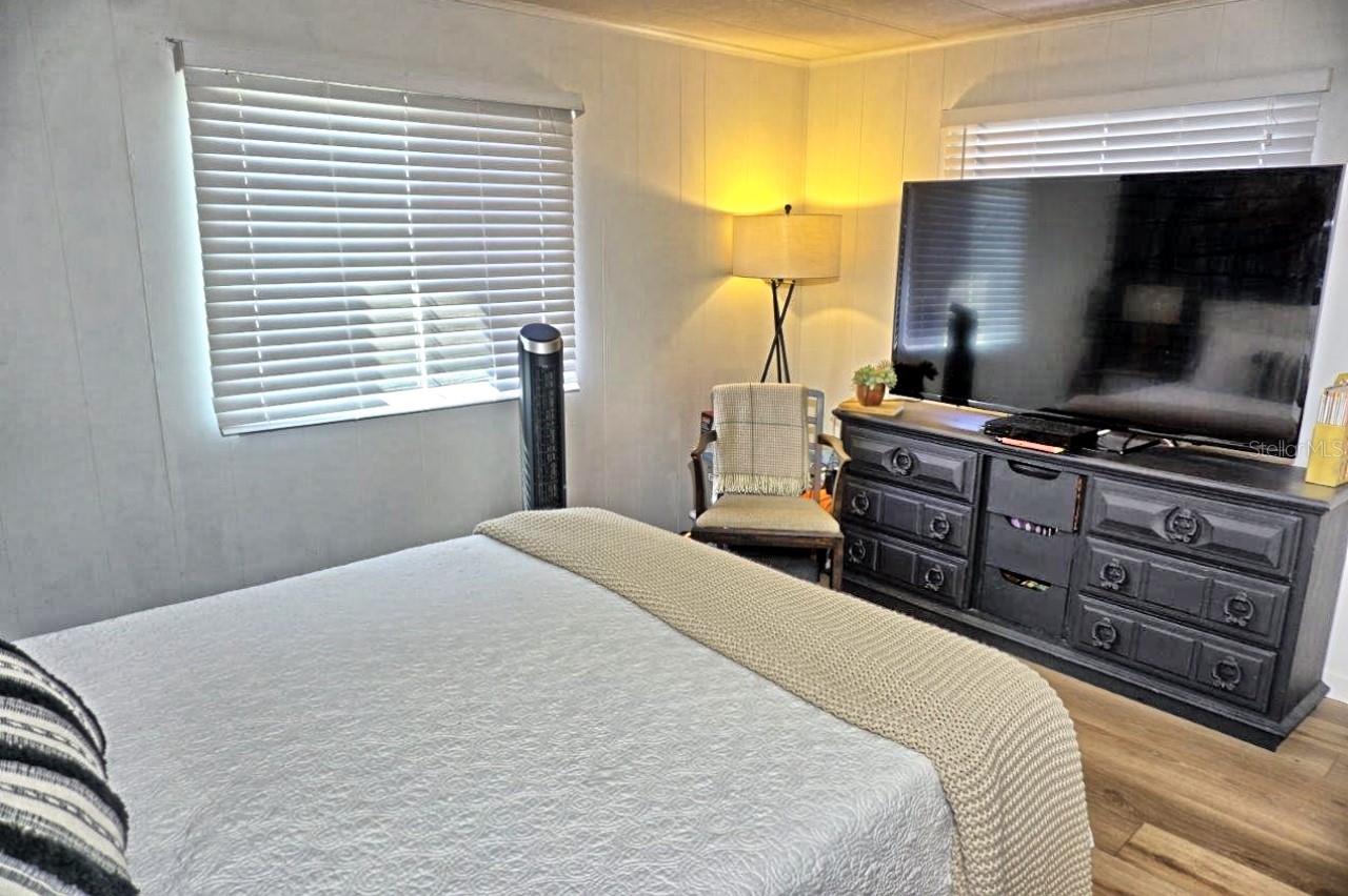 Image 30 of 43 For 21052 Little Magens Loop