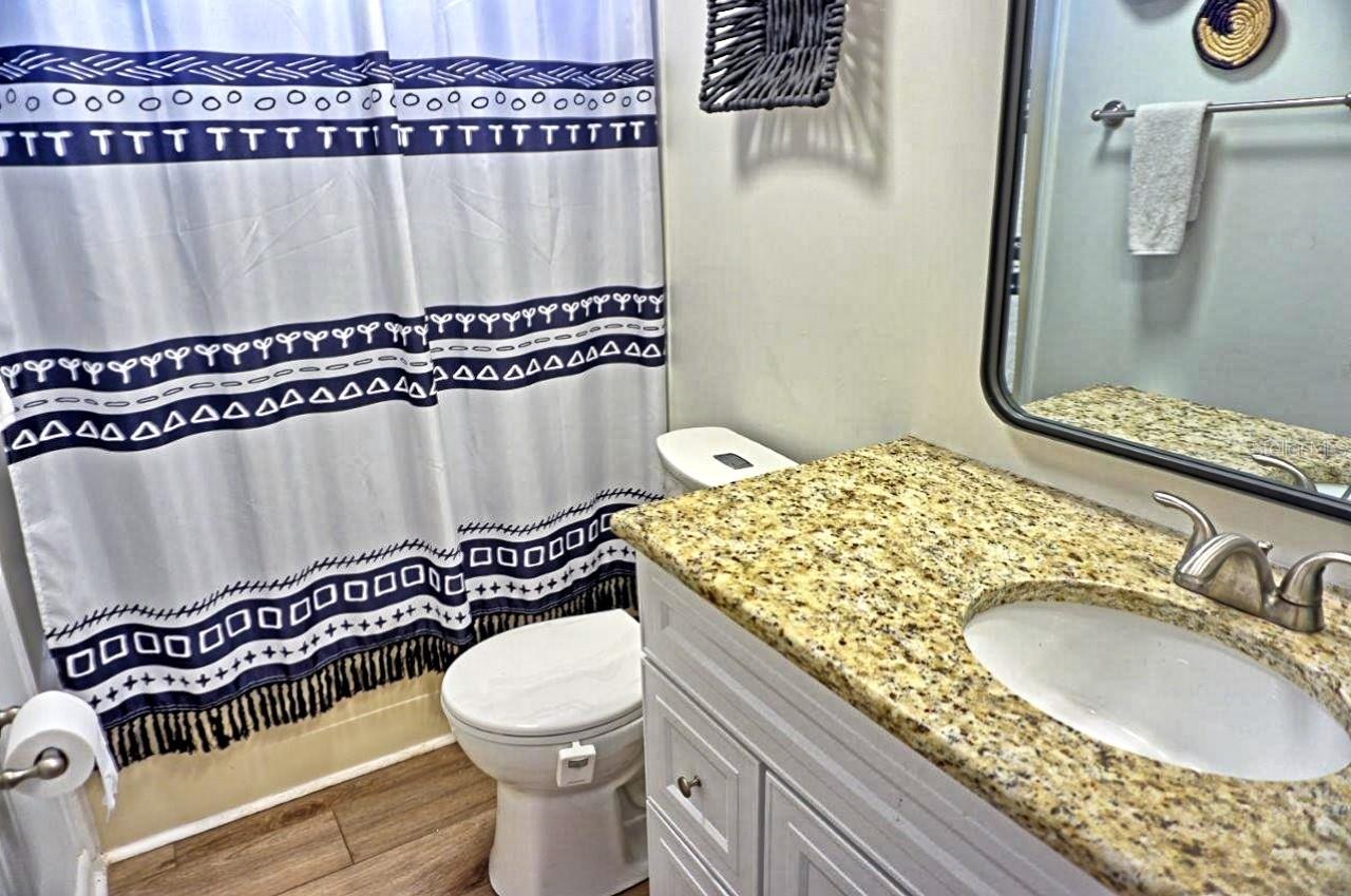 Image 31 of 43 For 21052 Little Magens Loop