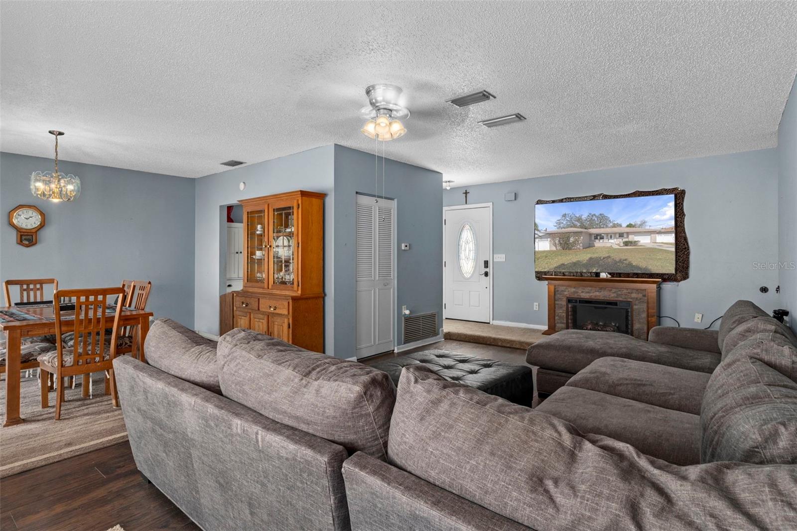 Image 9 of 29 For 14474 Coronado Drive