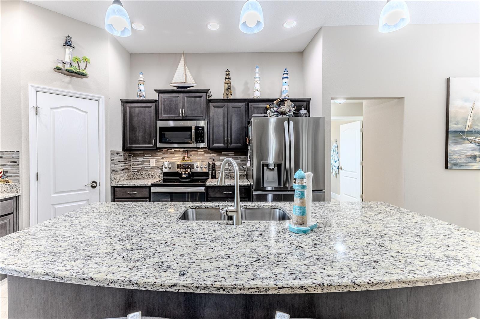 Image 16 of 72 For 13088 Meinert Avenue