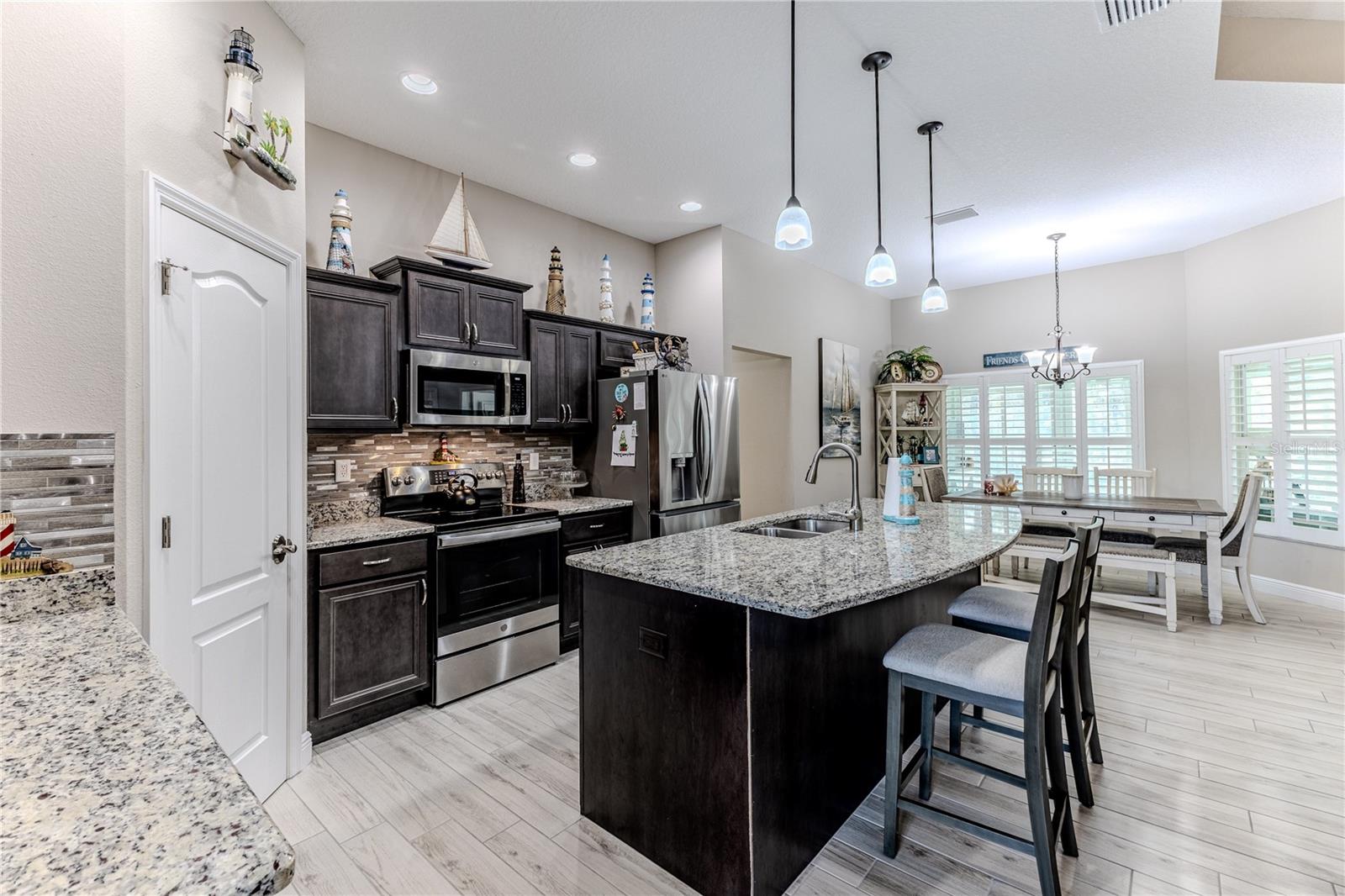 Image 17 of 72 For 13088 Meinert Avenue