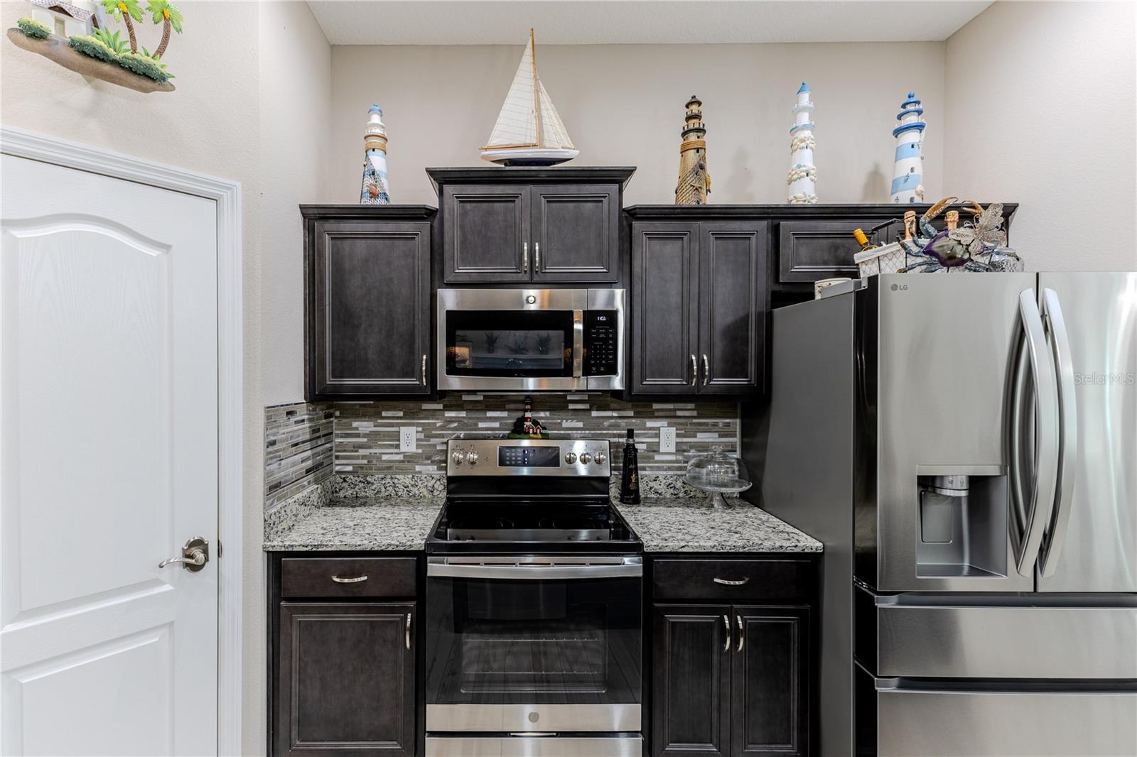 Image 19 of 72 For 13088 Meinert Avenue