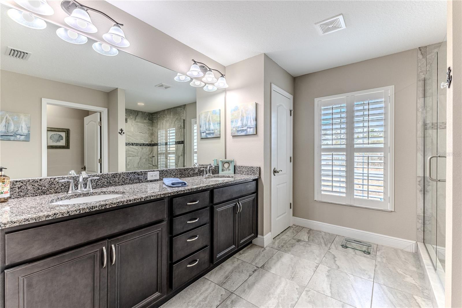 Image 29 of 72 For 13088 Meinert Avenue