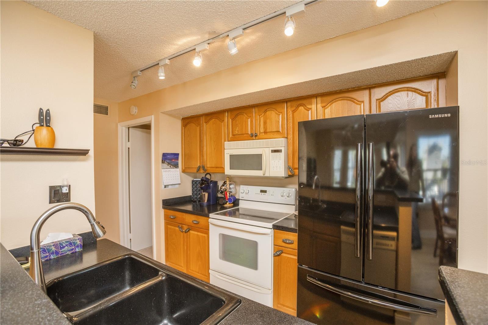 Image 12 of 52 For 5712 Biscayne Court 101