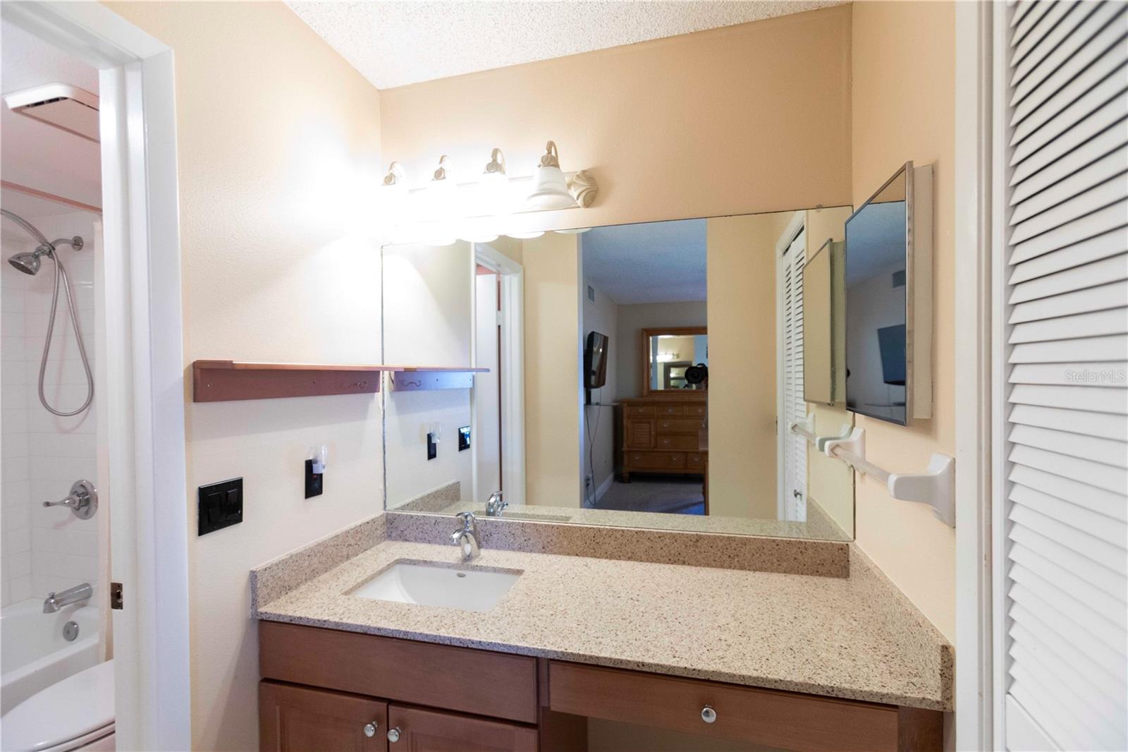 Image 17 of 52 For 5712 Biscayne Court 101