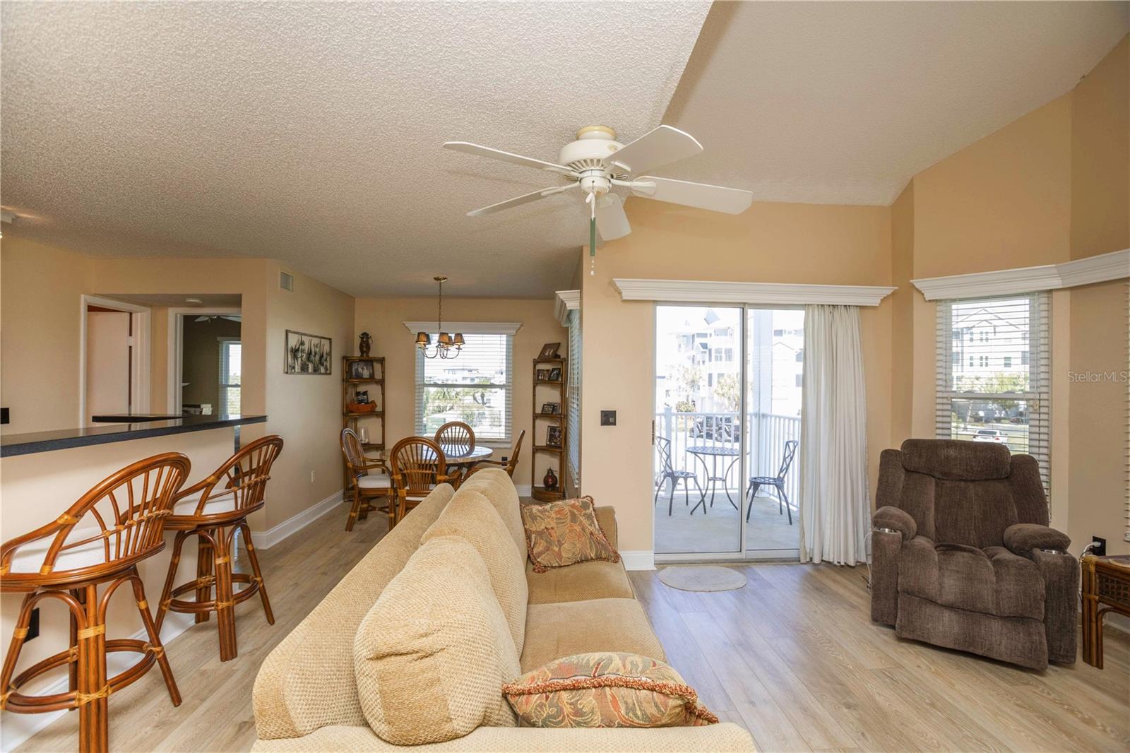 Image 6 of 52 For 5712 Biscayne Court 101