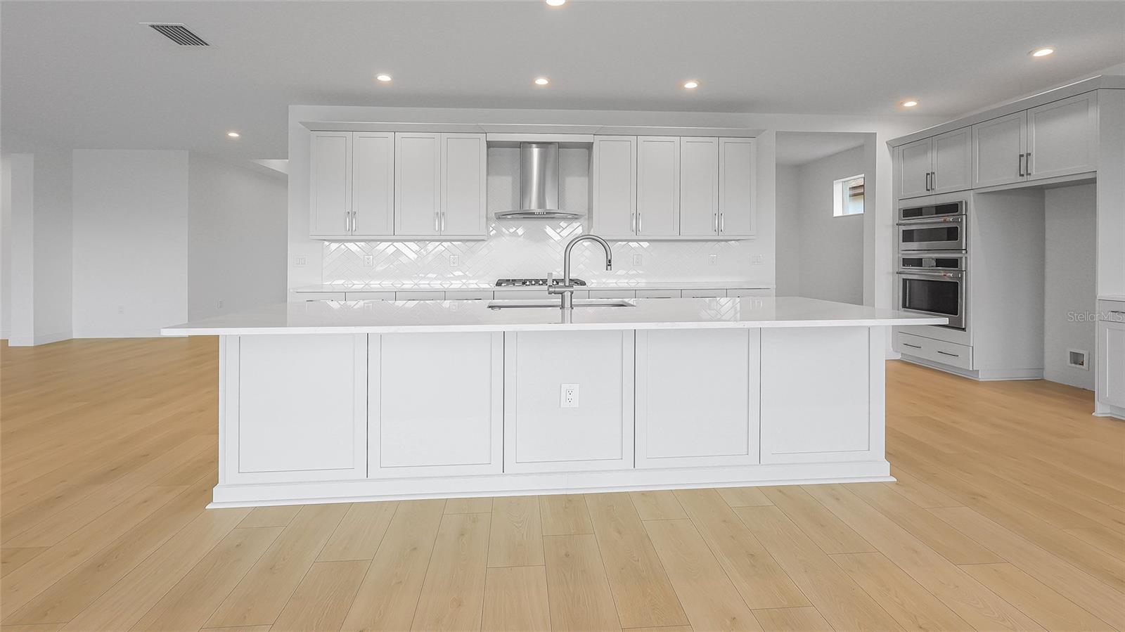 Image 27 of 55 For 14448 Woodland Preserve Trail