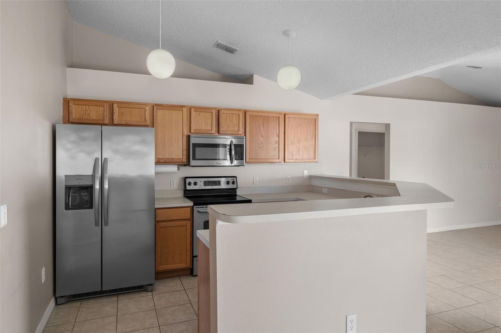 Image 18 of 47 For 351 Upland Avenue